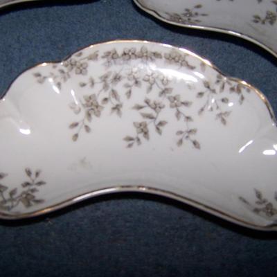 LOT 108 LOVELY VINTAGE DENMARK DISHWARE & BONE DISHES
