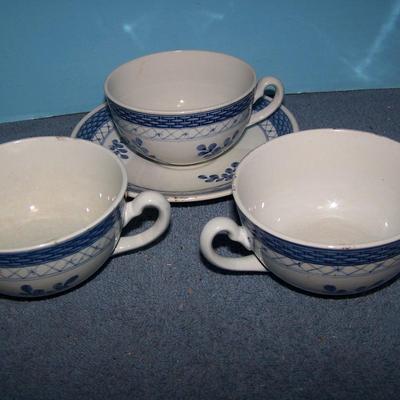 LOT 108 LOVELY VINTAGE DENMARK DISHWARE & BONE DISHES