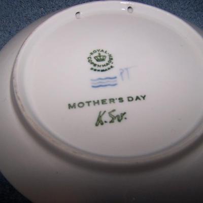 LOT 108 LOVELY VINTAGE DENMARK DISHWARE & BONE DISHES