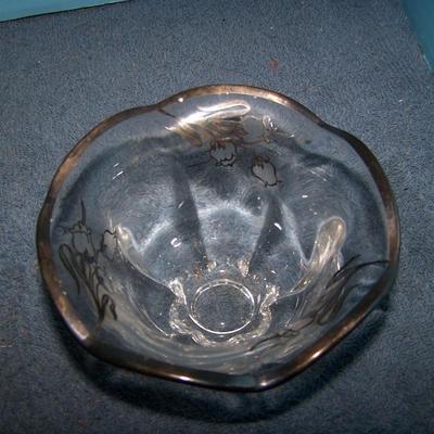 LOT 109 VINTAGE PRETTY SILVER OVERLAY CRYSTAL SERVING PIECES