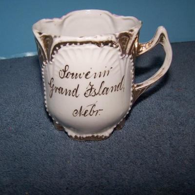 LOT 117 GREAT VINTAGE US SOUVENIRS--EATES PARK/GRAND ISLAND/IOWA/CAVE OF WINDS