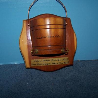 LOT 117 GREAT VINTAGE US SOUVENIRS--EATES PARK/GRAND ISLAND/IOWA/CAVE OF WINDS