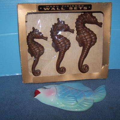 LOT 119 FAB MCM WALL SEALIFE--SEAHORSES/FISH