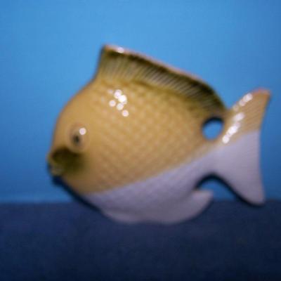 LOT 120 WONDERFUL MCM WALL FISH-- CERAMICRAFT/ALUMINUM/WALL POCKET