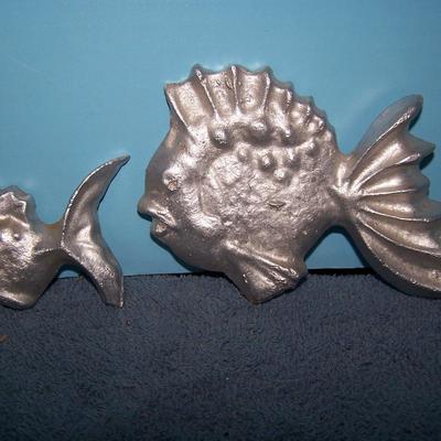 LOT 120 WONDERFUL MCM WALL FISH-- CERAMICRAFT/ALUMINUM/WALL POCKET