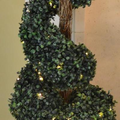 Lighted Boxwood Spiral Topiary