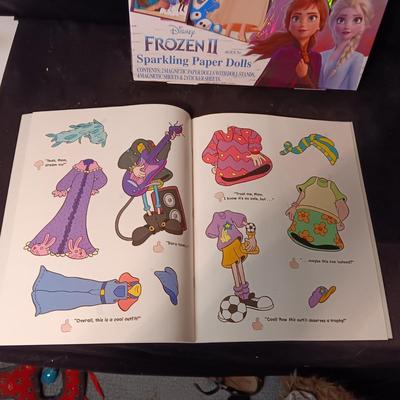 NEW FROZEN II MAGNETIC PAPER DOLLS AND 2 BOOKS OF PAPER DOLLS