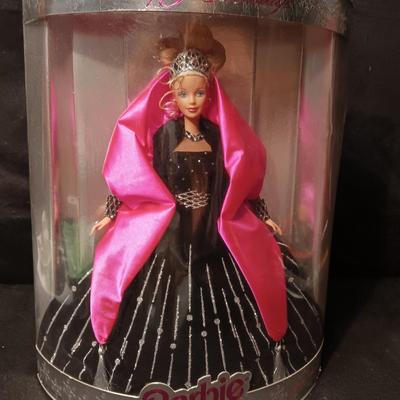 LIKE NEW SPECIAL EDITION HOLIDAY BARBIE