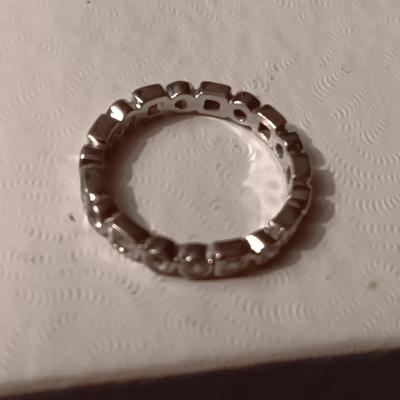 2 LADIES FASHION RINGS
