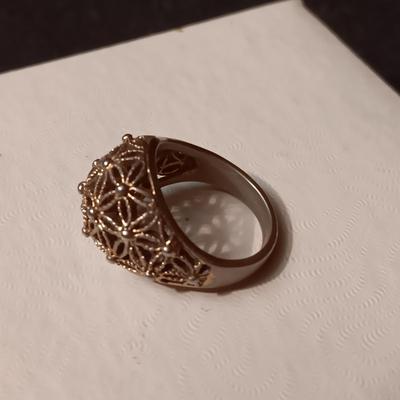 2 LADIES FASHION RINGS