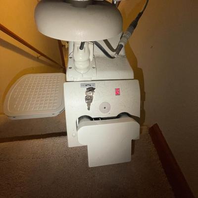 MOBILITY ELECTRIC ACORN SUPERGLIDE STAIR CHAIR LIFT