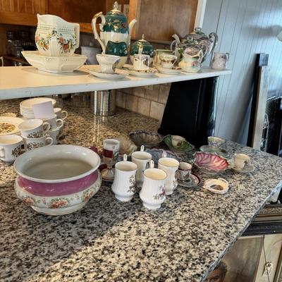 Colorful decorative tea sets