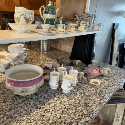 Colorful decorative tea sets