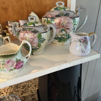 Colorful decorative tea sets