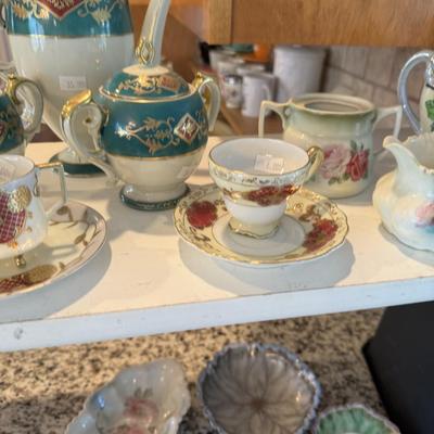 Colorful decorative tea sets