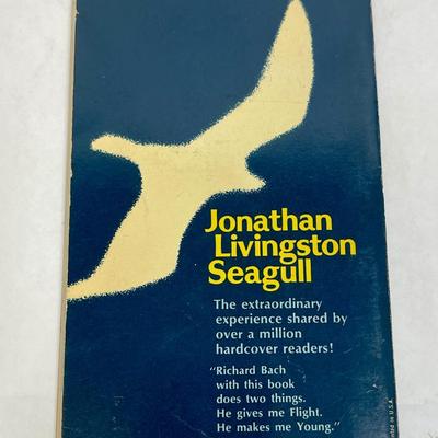 Vintage Paperback Jonathan Livingston Seagull by Richard Bach
