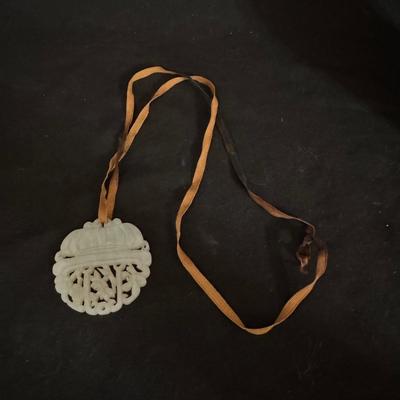 Jade, Seashell & Pearl Necklaces Plus Jewelry Trays (GB-DZ)