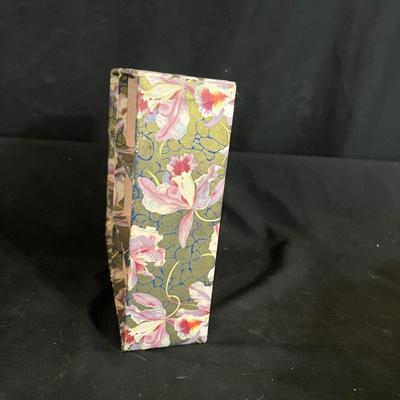 Jade, Seashell & Pearl Necklaces Plus Jewelry Trays (GB-DZ)