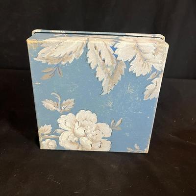 Jade, Seashell & Pearl Necklaces Plus Jewelry Trays (GB-DZ)