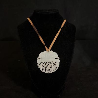 Jade, Seashell & Pearl Necklaces Plus Jewelry Trays (GB-DZ)