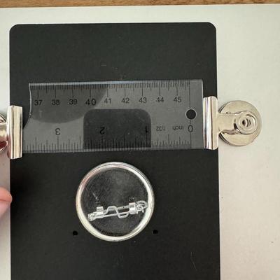 Peanuts / Charlie Brown - Sally Pin