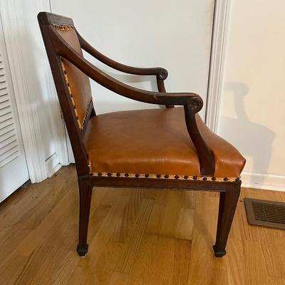 Arm Chair With Nail Accents (DR-MG)