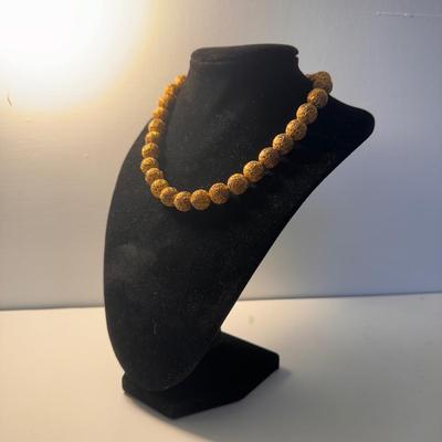 Assortment of Necklaces and Brooches (GB-DZ)