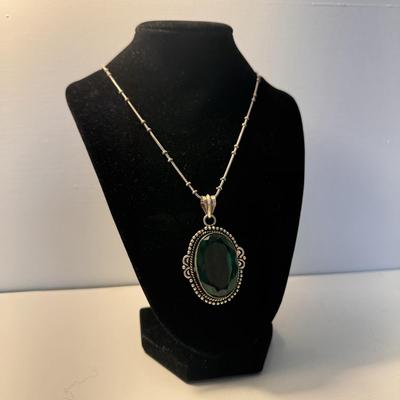 Assortment of Necklaces and Brooches (GB-DZ)