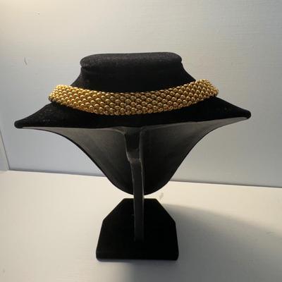 Assortment of Necklaces and Brooches (GB-DZ)