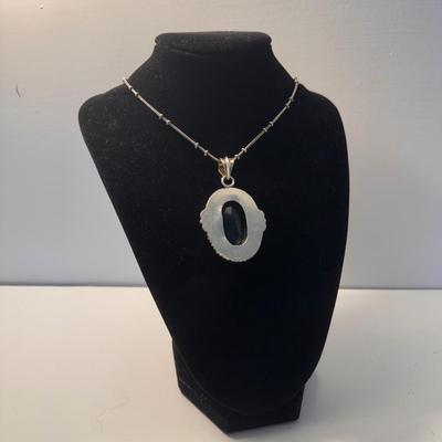 Assortment of Necklaces and Brooches (GB-DZ)