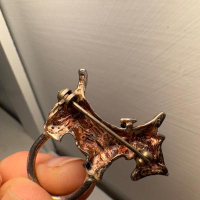 Assortment of Necklaces and Brooches (GB-DZ)