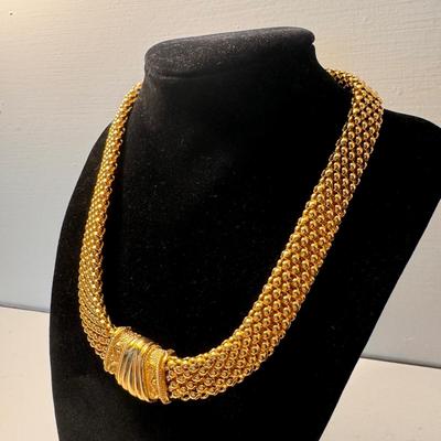 Assortment of Necklaces and Brooches (GB-DZ)