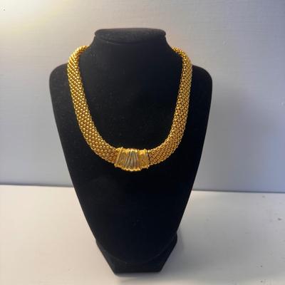 Assortment of Necklaces and Brooches (GB-DZ)