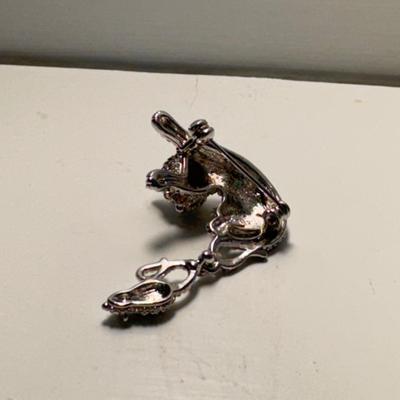 Assortment of Necklaces and Brooches (GB-DZ)