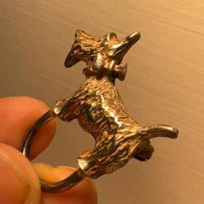 Assortment of Necklaces and Brooches (GB-DZ)