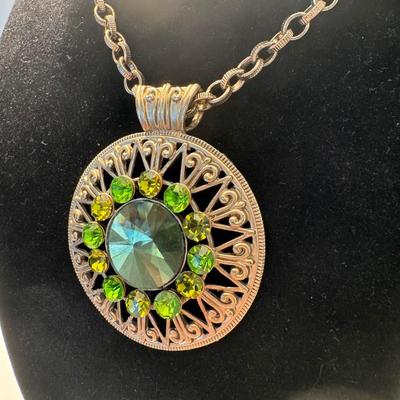 Assortment of Necklaces and Brooches (GB-DZ)