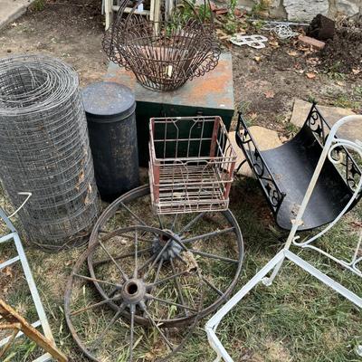 Miscellaneous yard decor