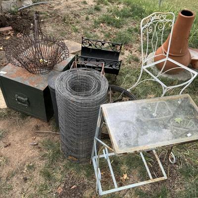 Miscellaneous yard decor