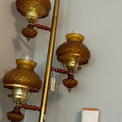 Floor to ceiling lamp