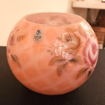 Lot #205 Lovely Fenton Art Glass Rose Bowl - Diamond Optic with Coral Overlay