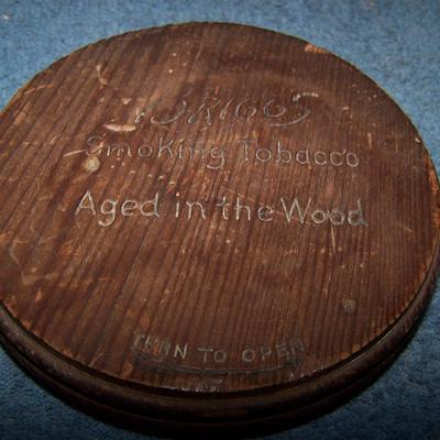 LOT 122 WONDERFUL VINTAGE WOODEN BRIGGS SMOKING BARREL HUMIDOR