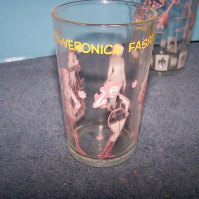 LOT 124 GREAT MEMORIES! VINTAGE SWANKY SWIGS & NOVELTY GLASSES