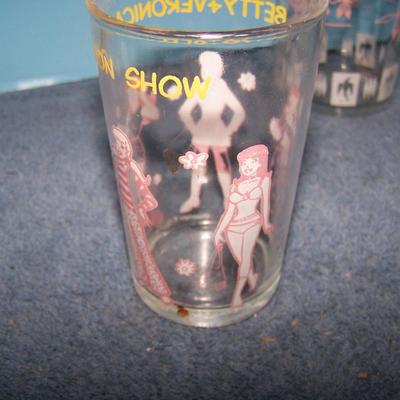 LOT 124 GREAT MEMORIES! VINTAGE SWANKY SWIGS & NOVELTY GLASSES