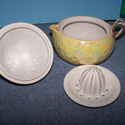 LOT 126 GREAT VINTAGE KITCHEN STUFF JUICER/PITCHER SYRUP S/P plus