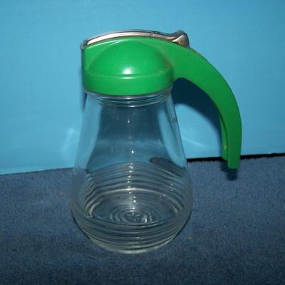 LOT 126 GREAT VINTAGE KITCHEN STUFF JUICER/PITCHER SYRUP S/P plus