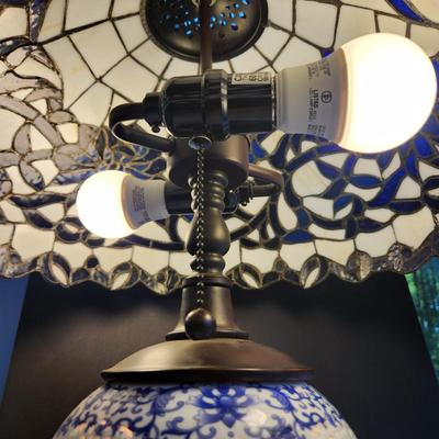 Tiffany Style Stained Glass Table Lamp