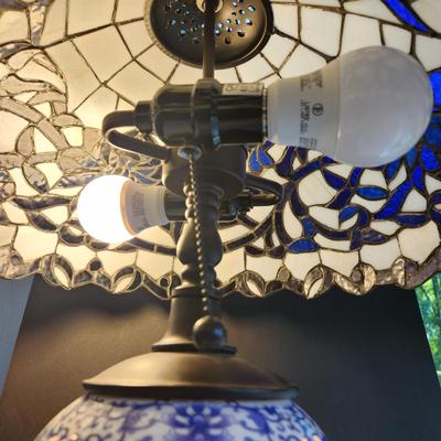 Tiffany Style Stained Glass Table Lamp