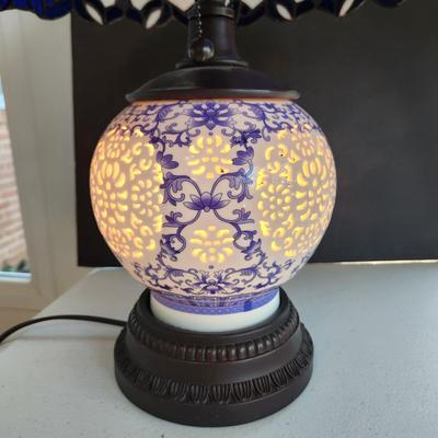 Tiffany Style Stained Glass Table Lamp