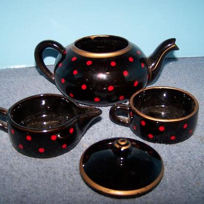 LOT 129 GREAT VINTAGE STACKING TEAPOT SET BOTTLE
