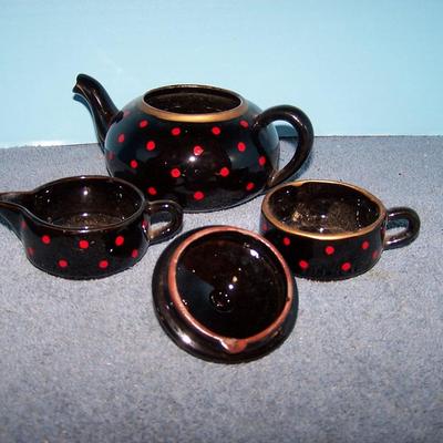 LOT 129 GREAT VINTAGE STACKING TEAPOT SET BOTTLE